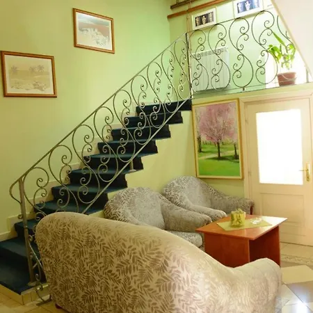 Garden Vila Bed & Breakfast 3*